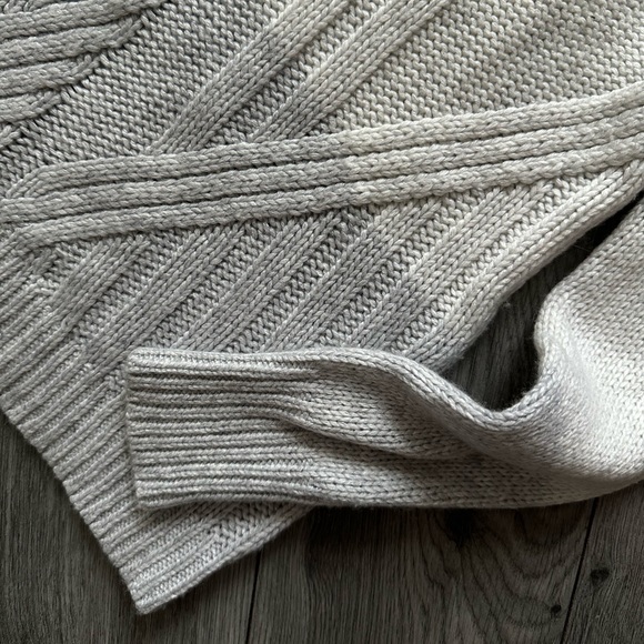 Reitmans Cream/Grey Cable Knit Sweater (US XL) - Picture 3 of 3